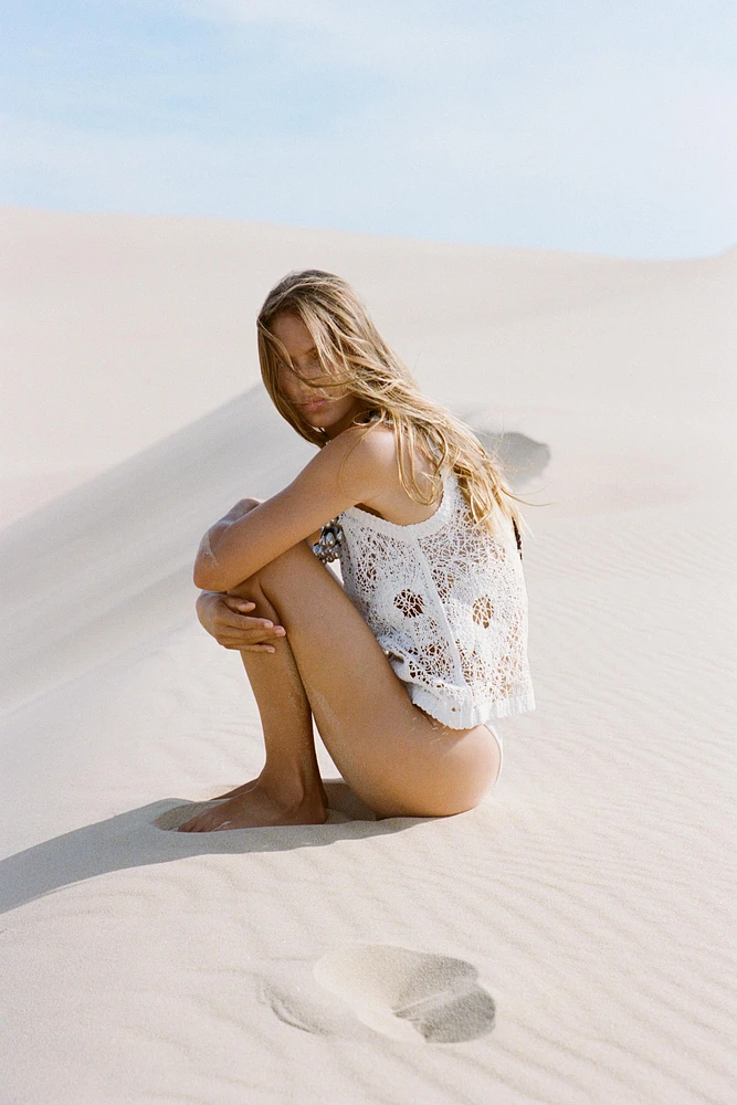 TOP CROCHET SANS MANCHES