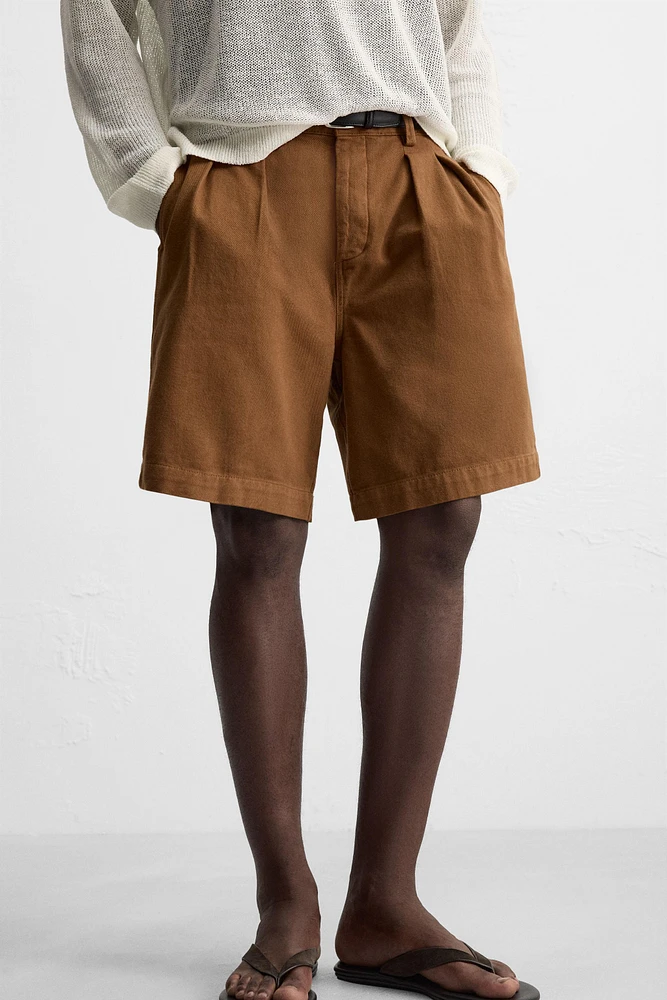 BERMUDAS COUPE DÉCONTRACTÉE PLIS