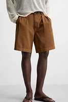 BERMUDAS COUPE DÉCONTRACTÉE PLIS