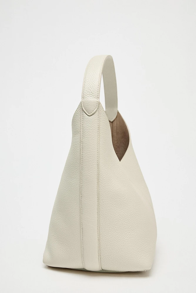 GRAINED LEATHER BUCKET BAG