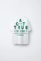 T-SHIRT AVEC INSCRIPTION EN RELIEF