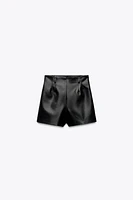 BELT LOOP SHORTS WITH A HIGH WAIST