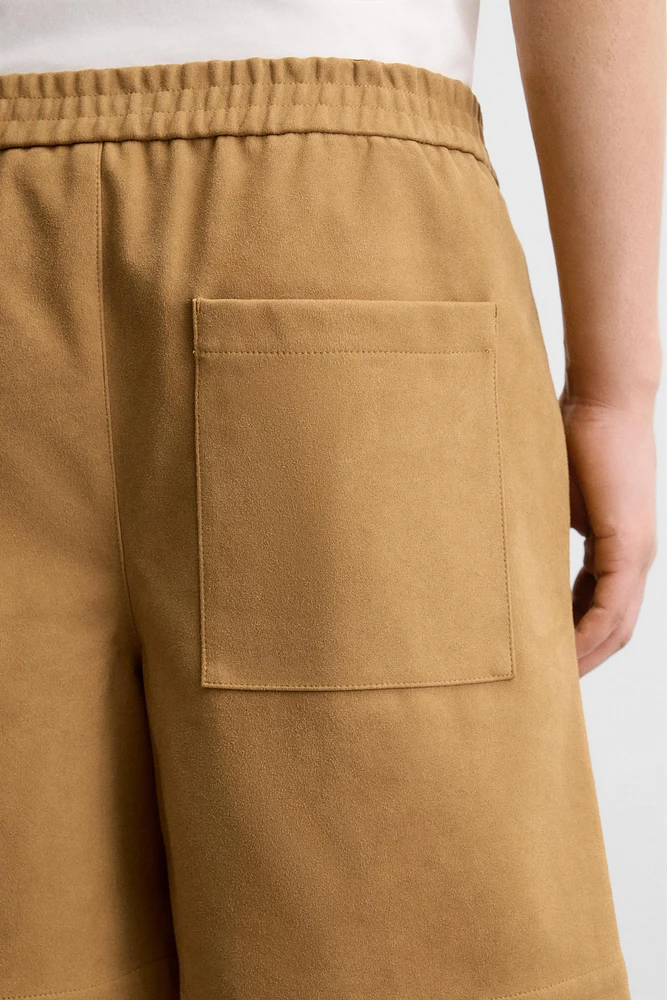 PLEATED FAUX SUEDE SHORTS