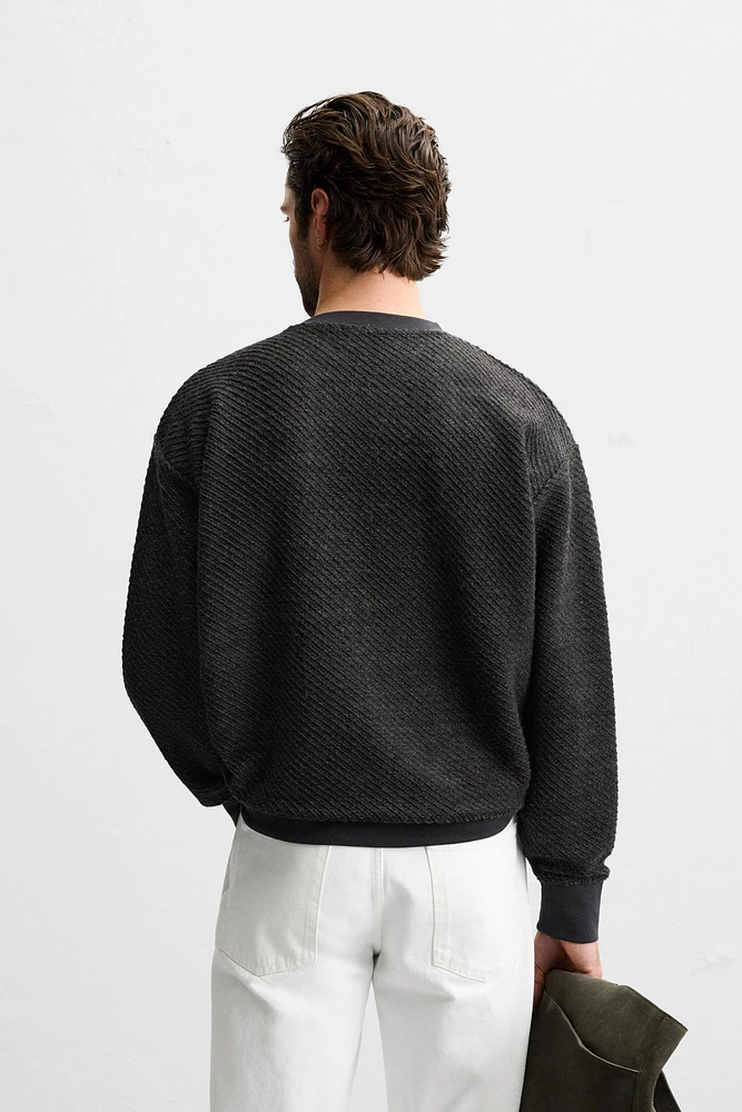 DIAGONAL TEXTURED SWEATSHIRT