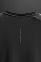 TEXTURED TRAINING T-SHIRT
