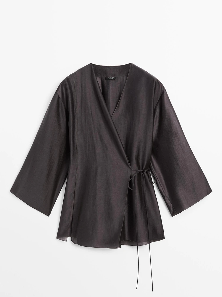 Flowing kimono with tie detail