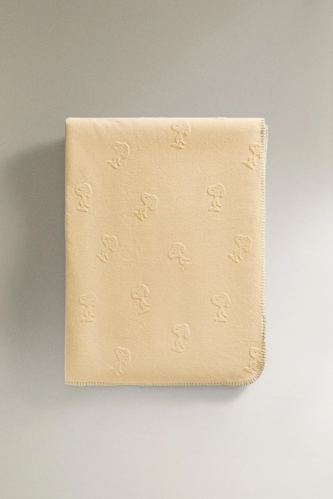 COUVERTURE ENFANT MOTIF RELIEF PEANUTS™