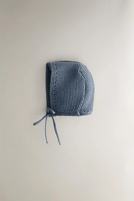 CHILDREN'S BONNET WITH BOBBLES