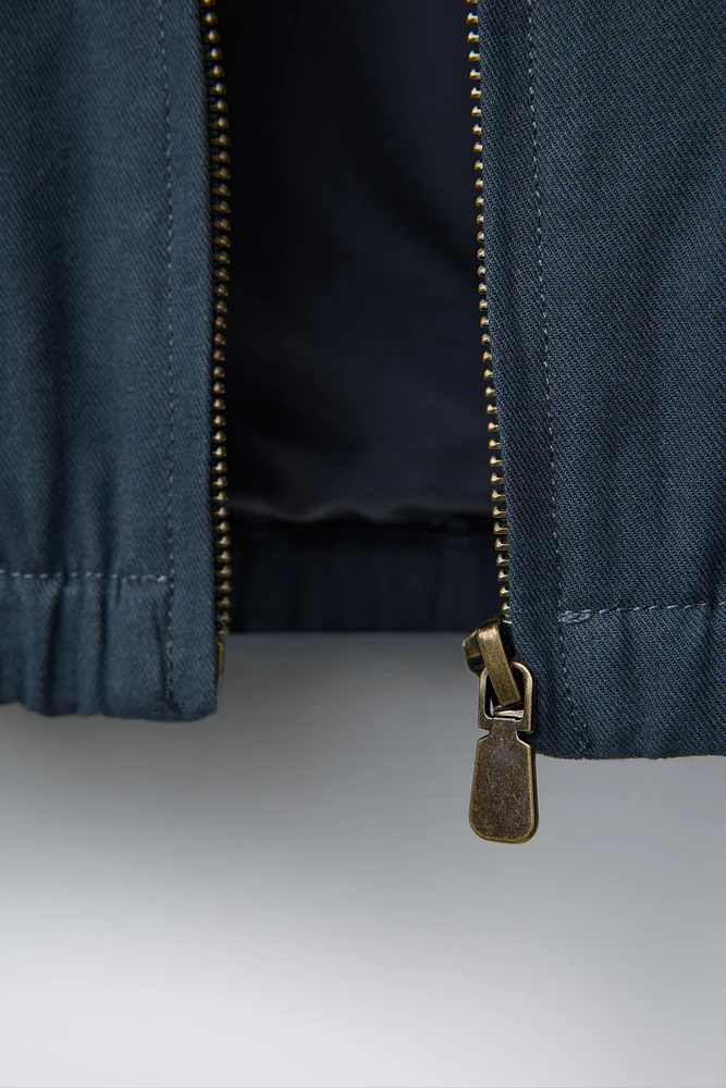 BLOUSON BOMBER LÉGER À TEXTE BRODÉ