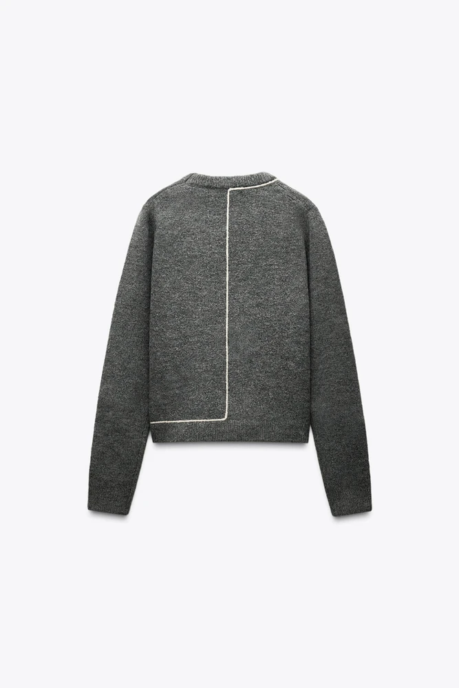PULL EN MAILLE AVEC LISERÉS CONTRASTE