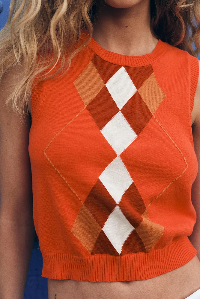 TOP GILET EN MAILLE À LOSANGES