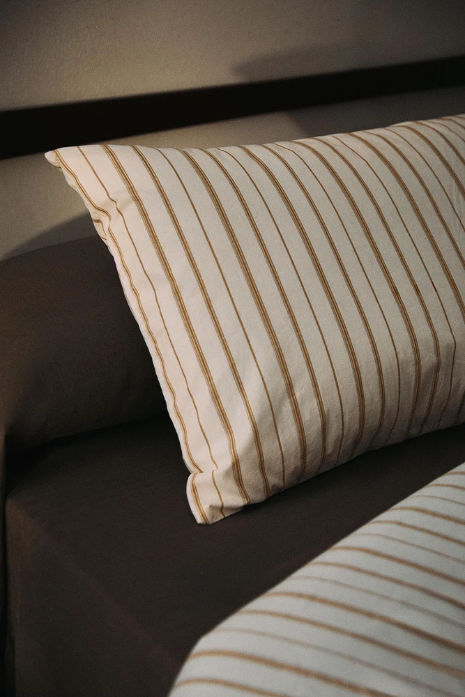 STRIPED PRINT PILLOWCASE