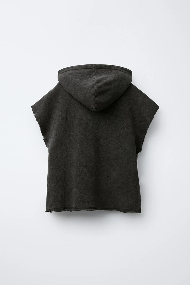 T-SHIRT À CAPUCHE EFFRANGÉ