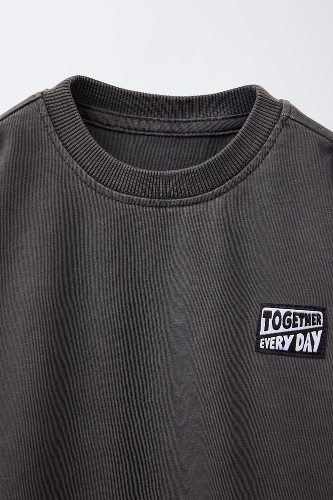 PLAIN T-SHIRT WITH LABEL