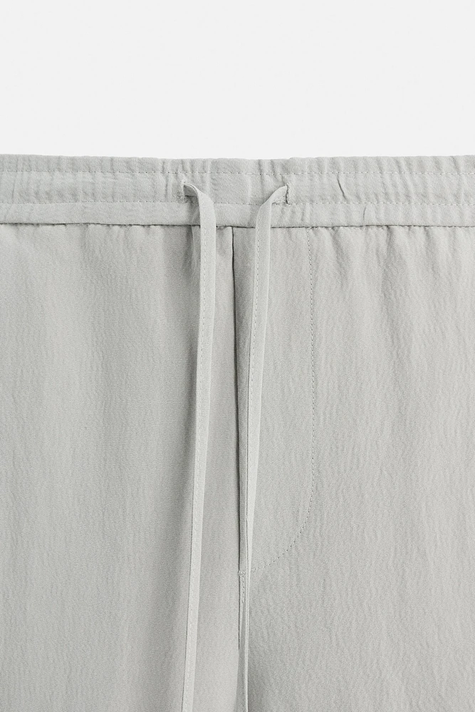 FLOWY WIDE FIT SHORTS
