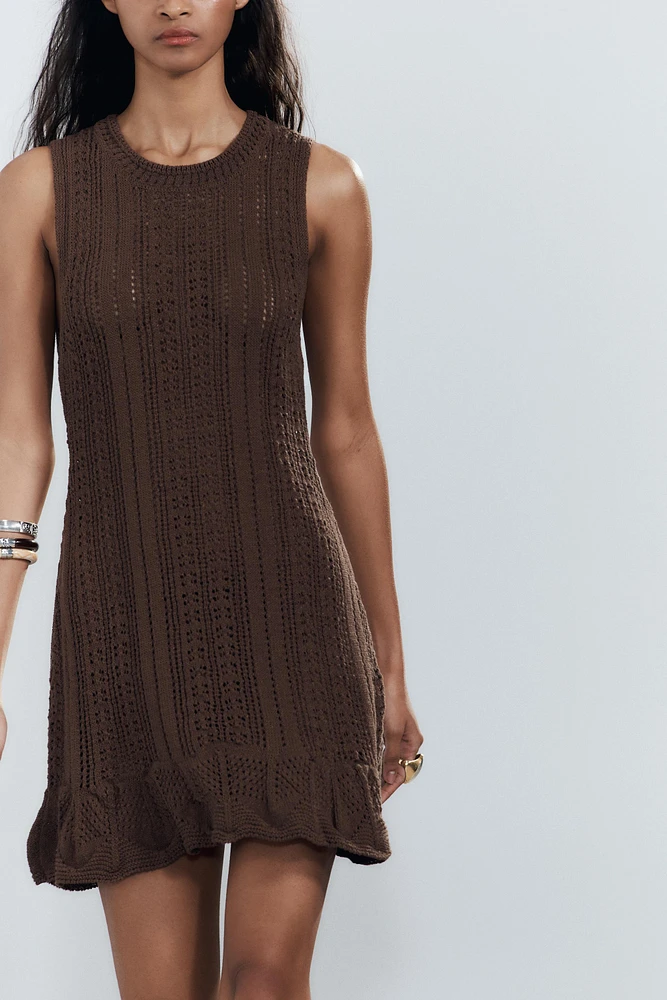 ROBE COURTE EN MAILLE CROCHET