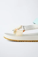 SANDALES À BRIDES