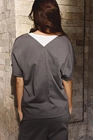 T-SHIRT EN COTON À DÉCOLLETÉ V