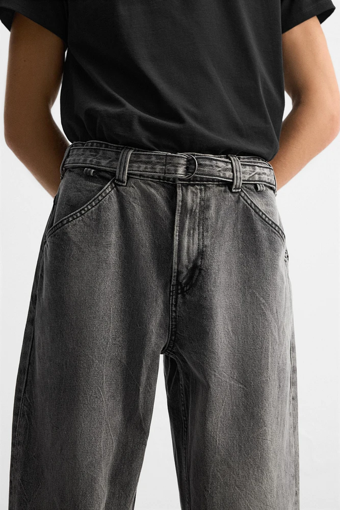 BELTED RELAXED FIT JEANS