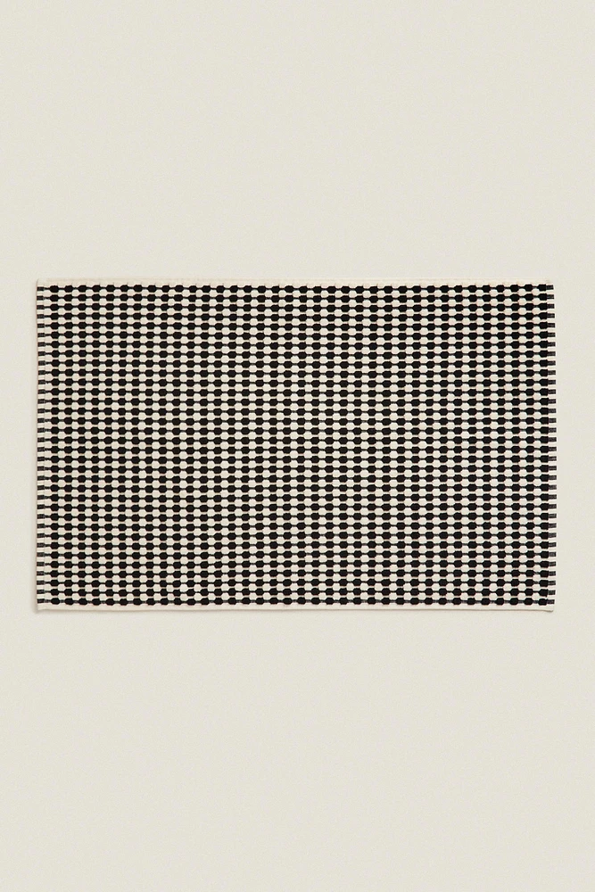 TEXTURED WAFFLE BATH MAT