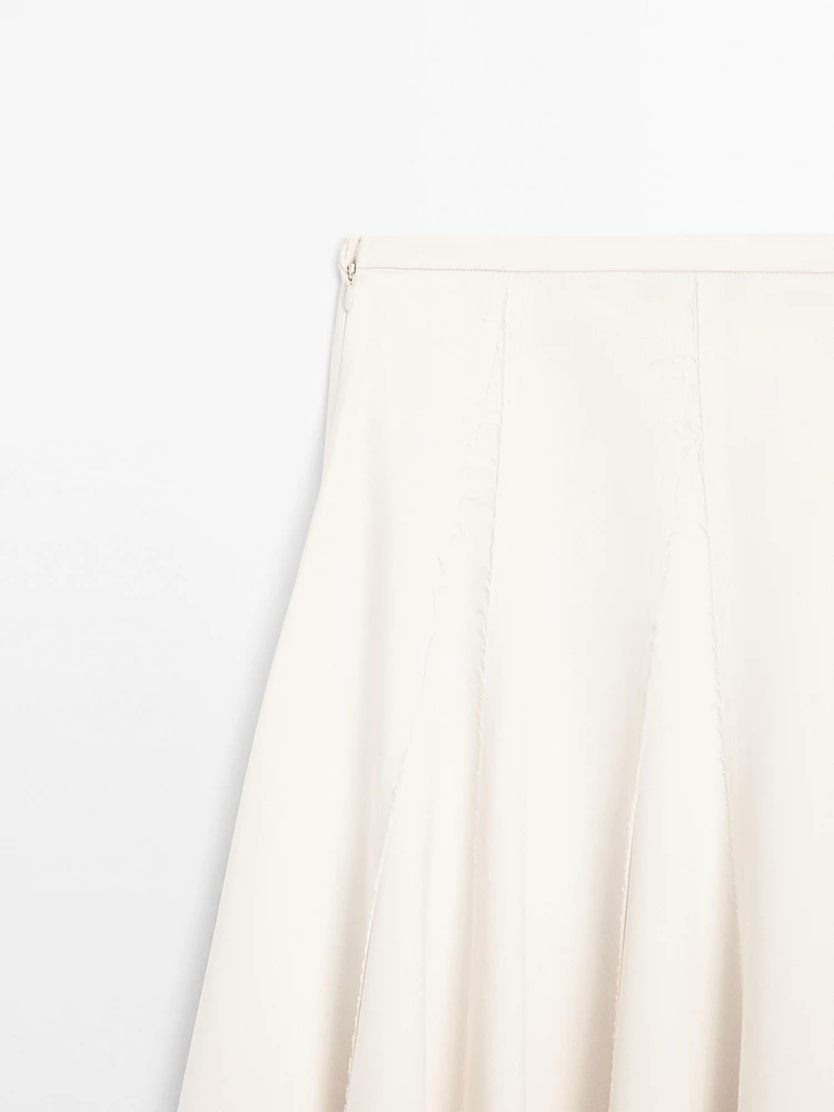 Jupe midi ample détail contrastant