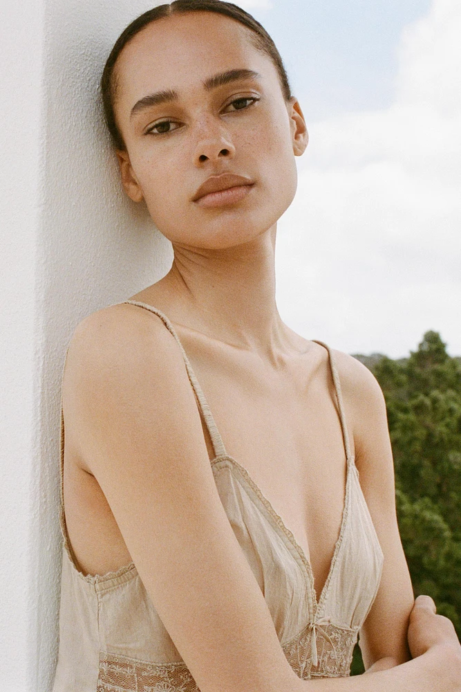 EMBROIDERED TOP