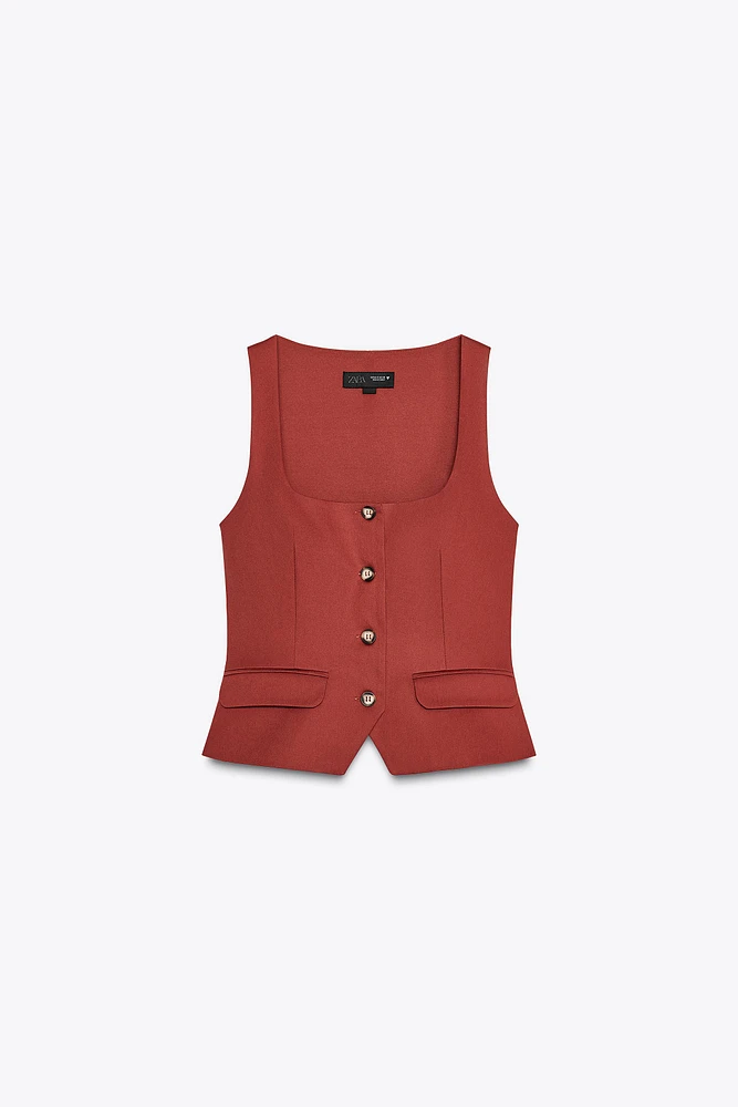 BUTTONED TOP