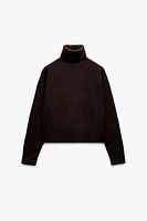 PULL EN MAILLE LISSE À COL MONTANT
