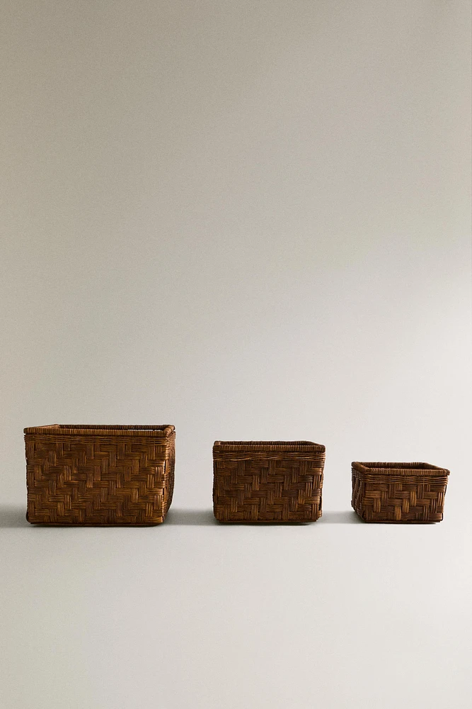 SQUARE WOODEN BASKET