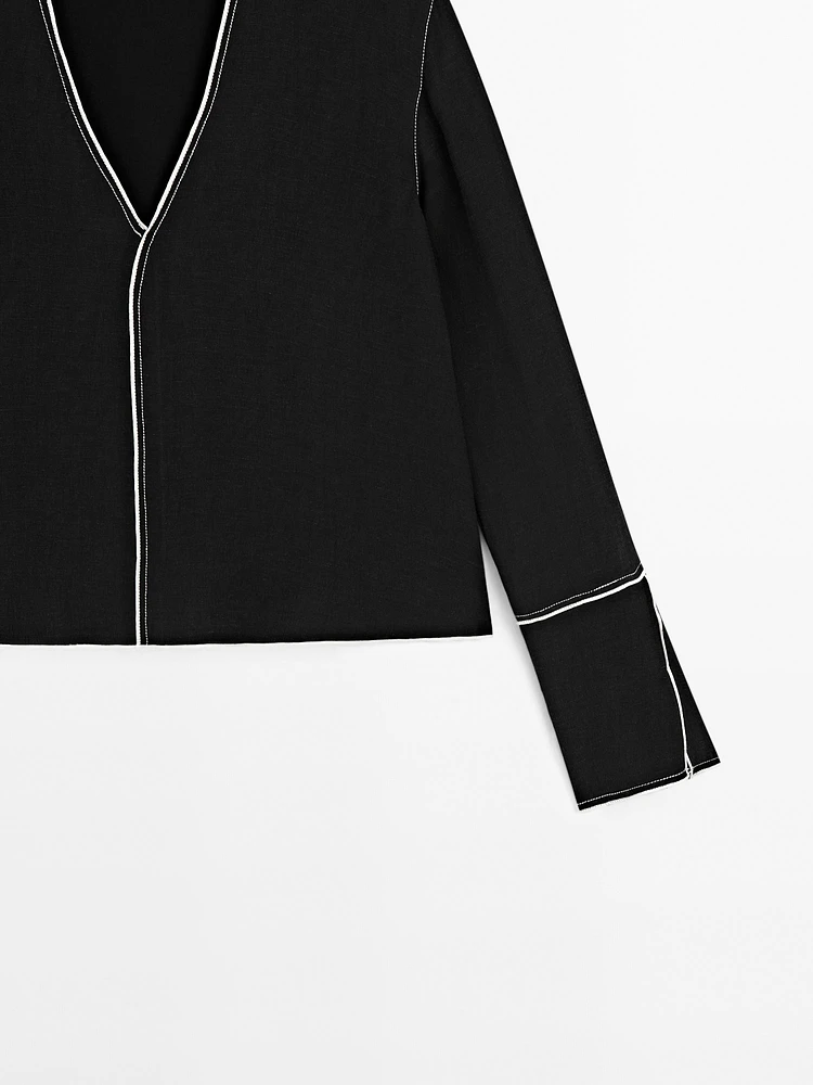 Flowing shirt with contrast topstitching