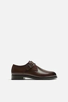 CHAUSSURES EN CUIR À BOUCLE
