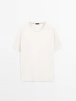 Short-sleeve T-shirt with contrast topstitching