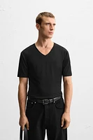 BASIC V-NECK T-SHIRT
