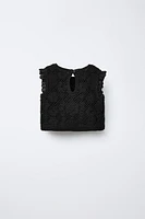 TOP EN CROCHET AVEC DENTELLE