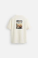 T-SHIRT À ESTAMPILLAGE PHOTOGRAPHIQUE EN MATIÈRES VARIÉES