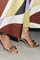 METALLIC EFFECT BOW HEELED SANDALS