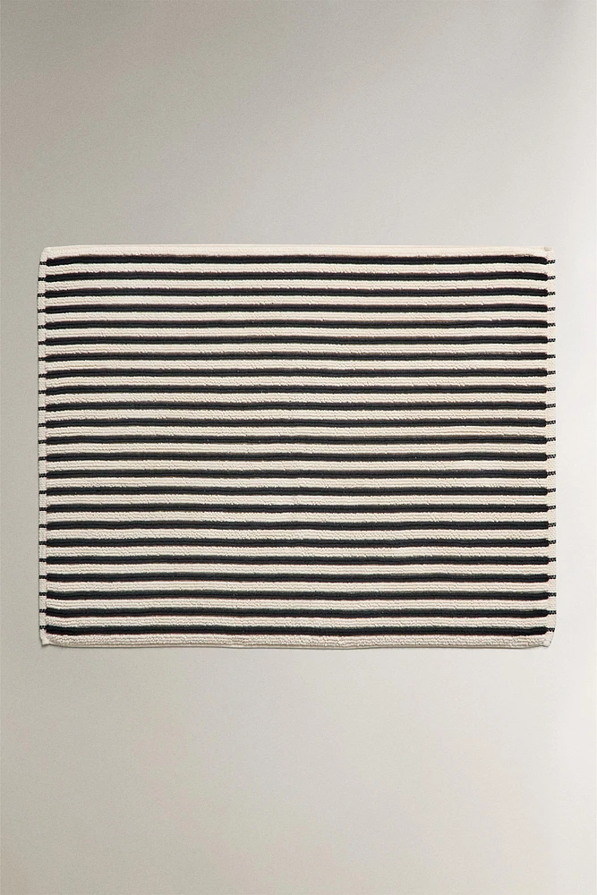 COLORED STRIPE BATH MAT