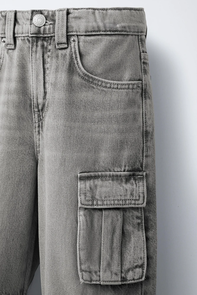 MULTI-POCKET CARGO JEANS