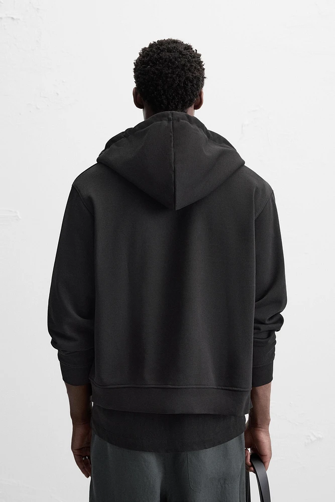 BASIC HOODED ZIP-UP SWEATSHIRT