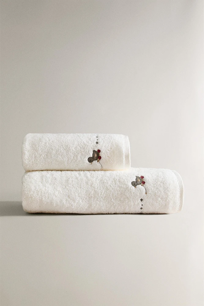 CHILDREN’S BATH TOWEL WITH DUCKLING APPLIQUÉS
