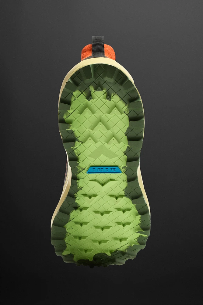RUNNING SHOE