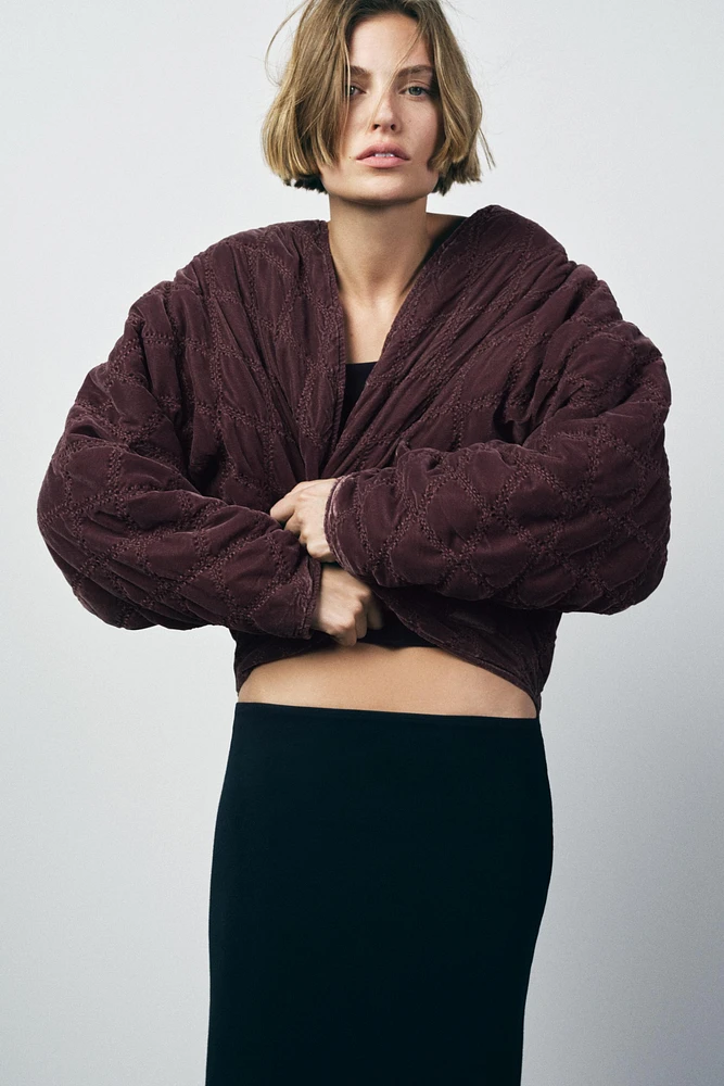 KIMONO EN VELOURS MATELASSÉ SURPIQUÉ