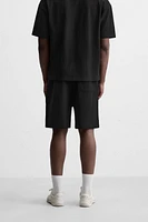 TEXTURED JOGGER SHORTS