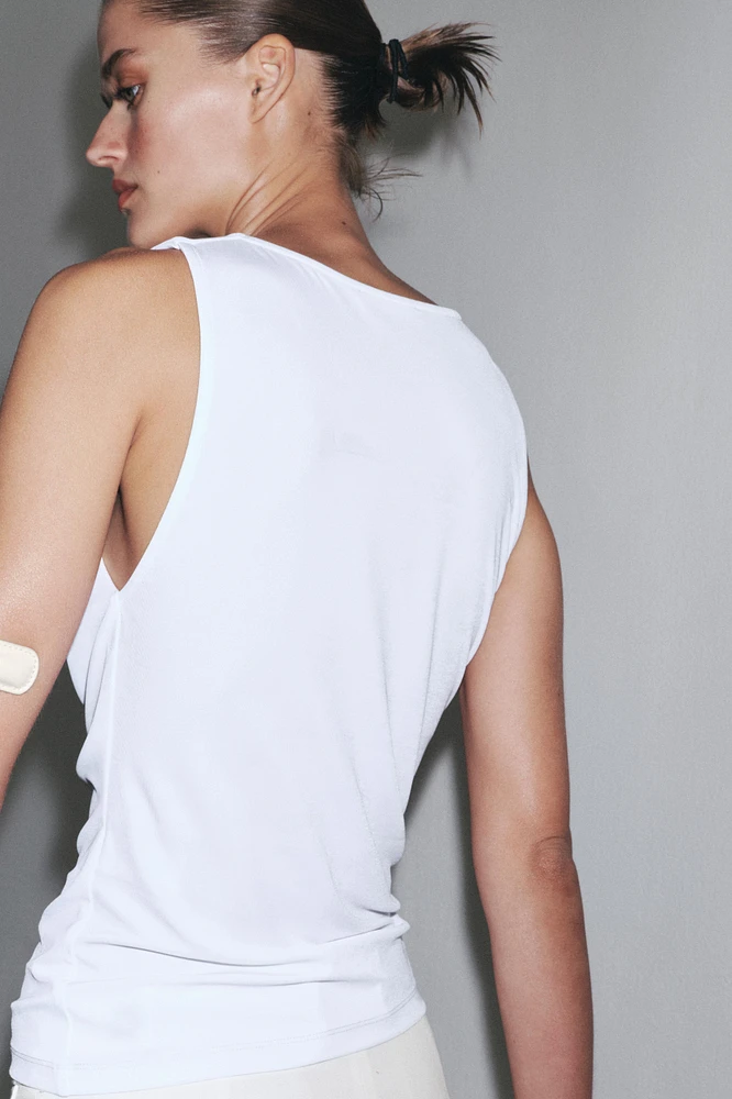 FLOWY DRAPED TOP