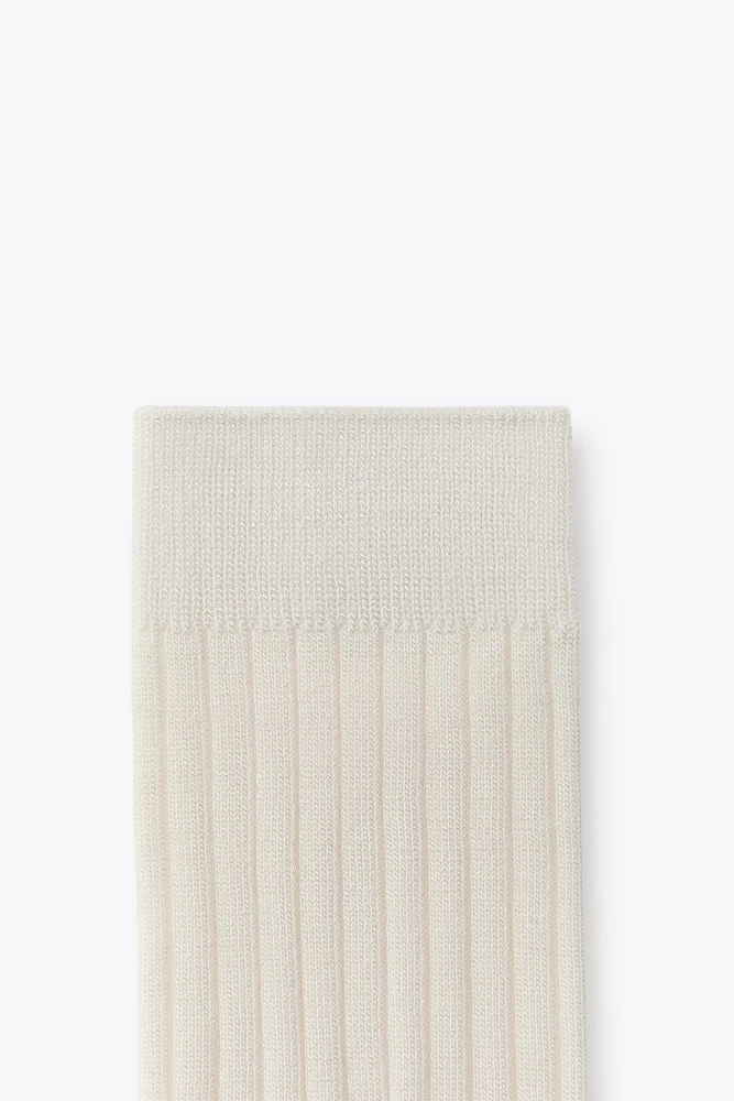 CHAUSSETTES CÔTELÉES AVEC VISCOSE