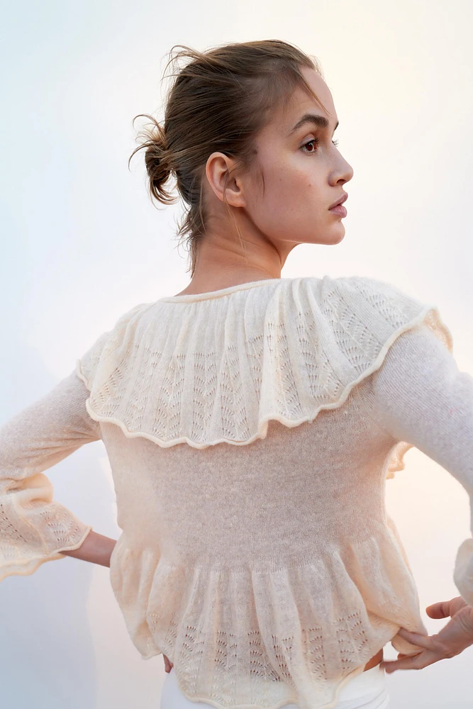 RUFFLED KNIT TOP