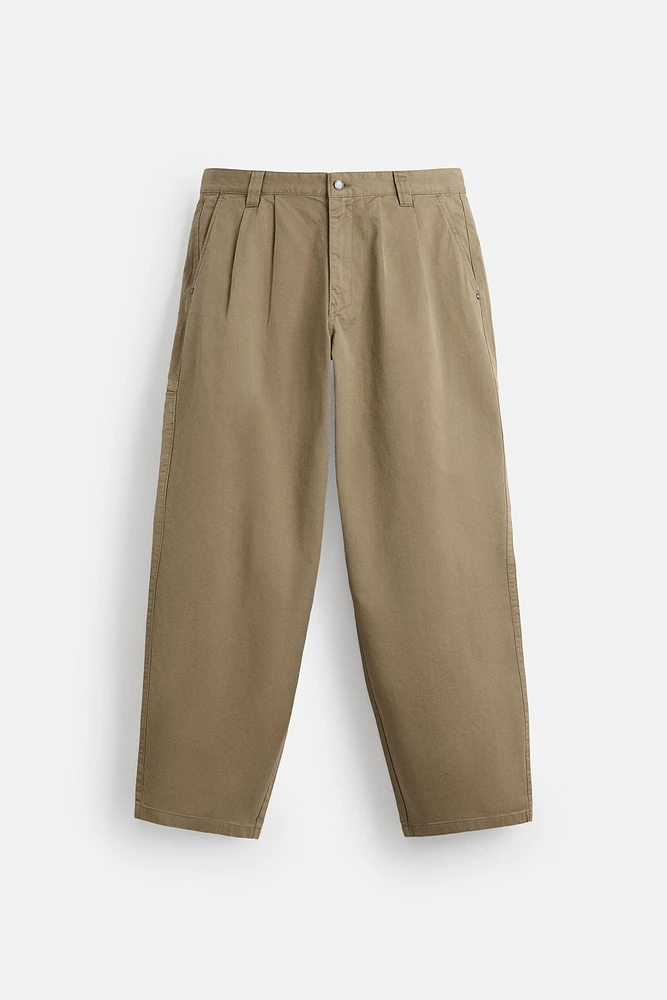 PANTALON RELAXED FIT À PLIS