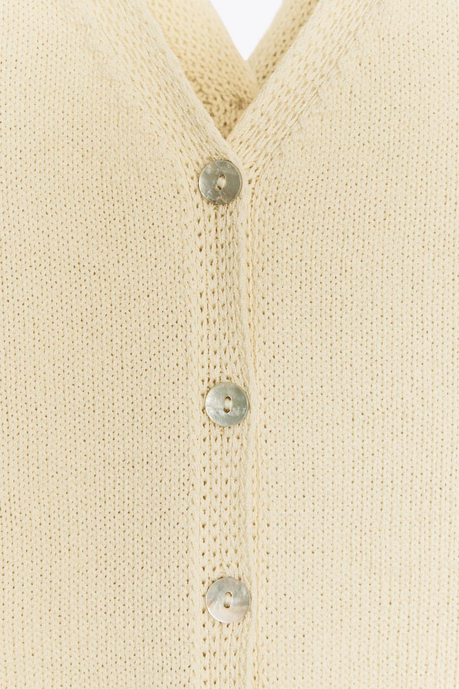 PULL EN MAILLE À BOUTONS