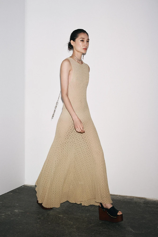 ROBE LONGUE EN DENTELLE