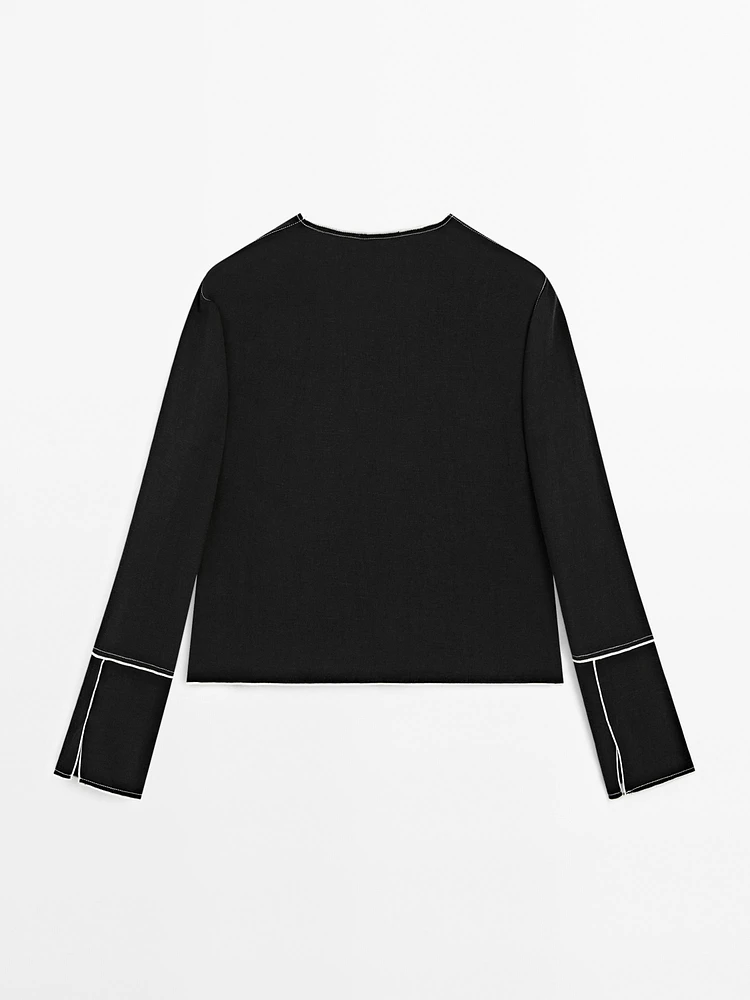 Flowing shirt with contrast topstitching